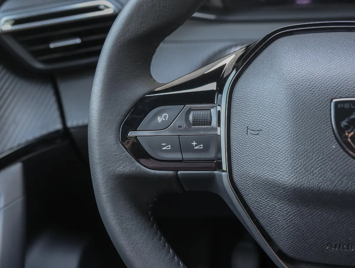 SUV 1.2 100pk Allure | Navigatie | Climate Control | Cruise Control | Parkeersensoren