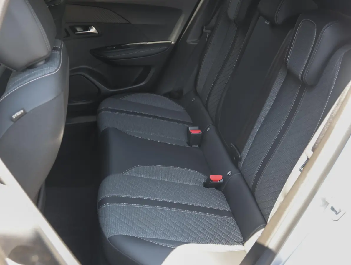 SUV 1.2 100pk Allure | Navigatie | Climate Control | Cruise Control | Parkeersensoren