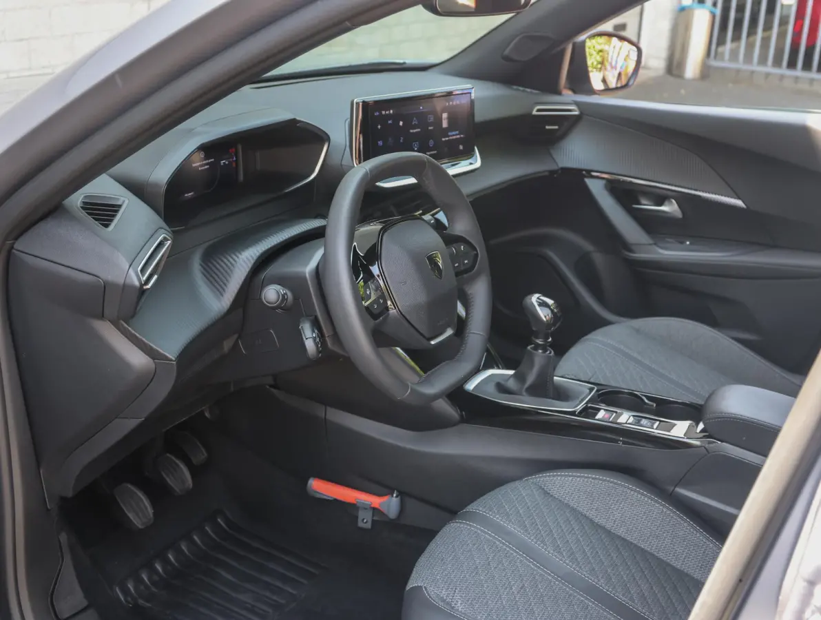 SUV 1.2 100pk Allure | Navigatie | Climate Control | Cruise Control | Parkeersensoren