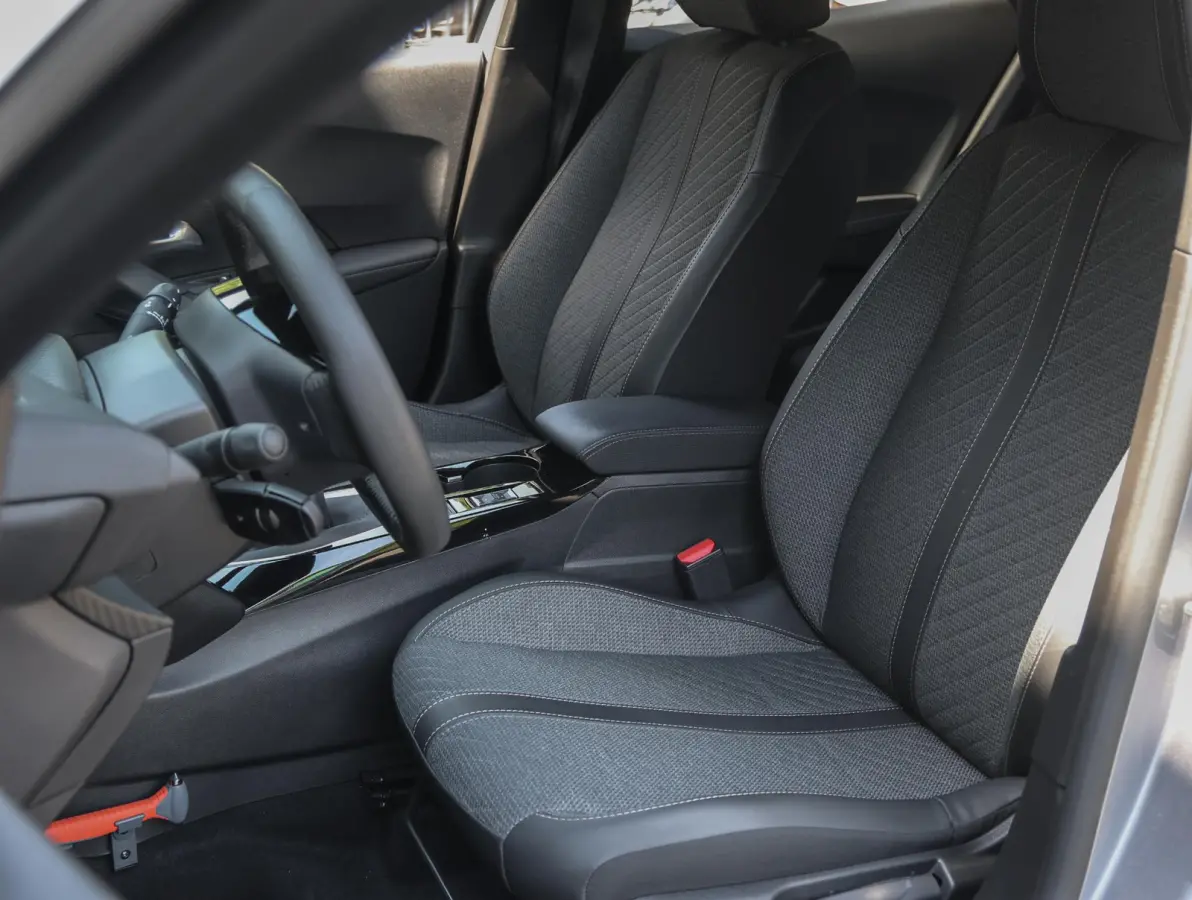 SUV 1.2 100pk Allure | Navigatie | Climate Control | Cruise Control | Parkeersensoren