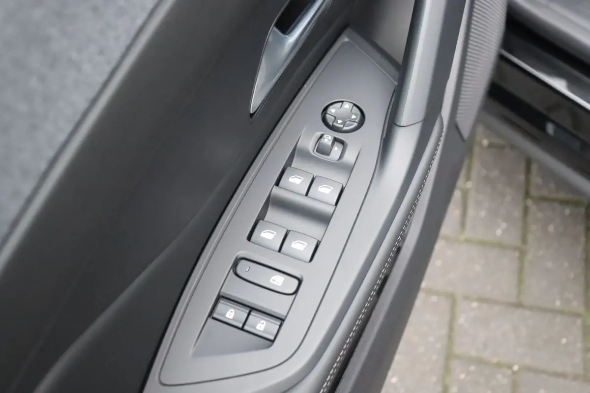 1.6 HYBRID 225PK ALLURE AVANTAGE AUTOMAAT / NAVI / LEDER / LED / PDC / 19" LMV / 360 CAMERA / KEYLESS / ADAPT. CRUISECONTROL / 1E EIGENAAR / NIEUWSTAAT !
