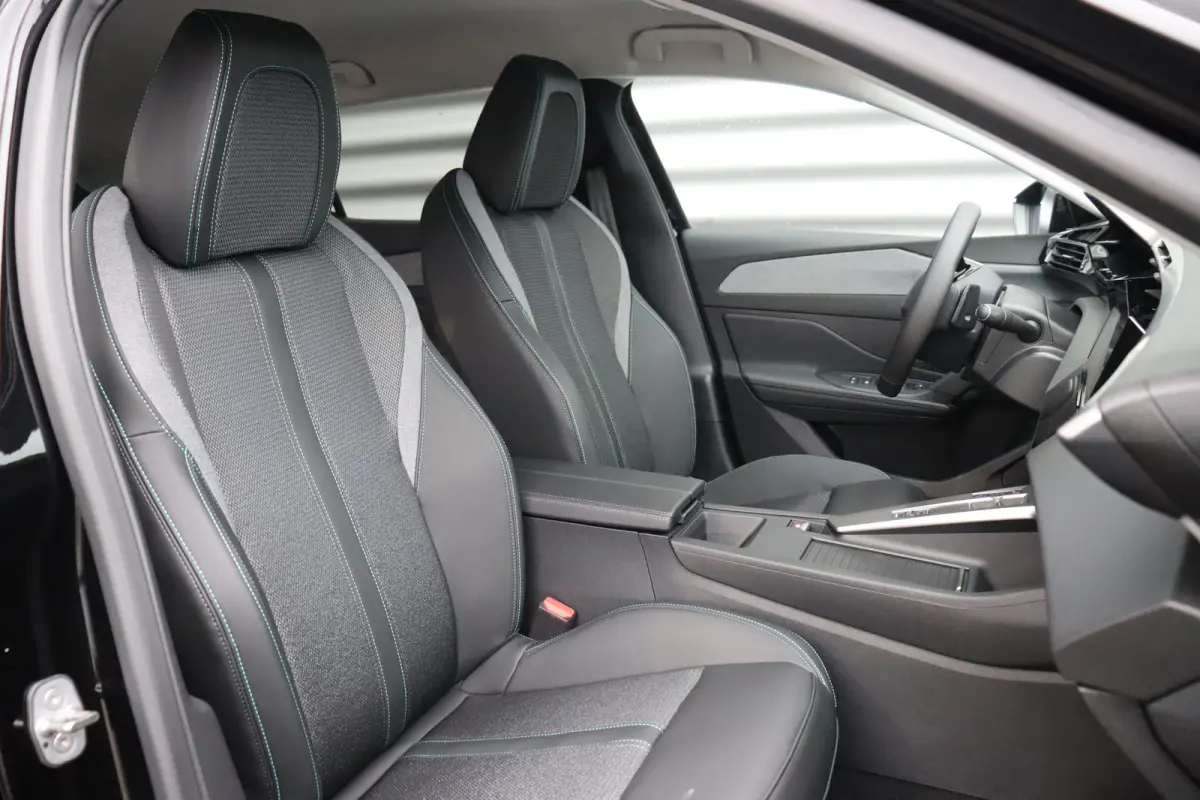 1.6 HYBRID 225PK ALLURE AVANTAGE AUTOMAAT / NAVI / LEDER / LED / PDC / 19" LMV / 360 CAMERA / KEYLESS / ADAPT. CRUISECONTROL / 1E EIGENAAR / NIEUWSTAAT !