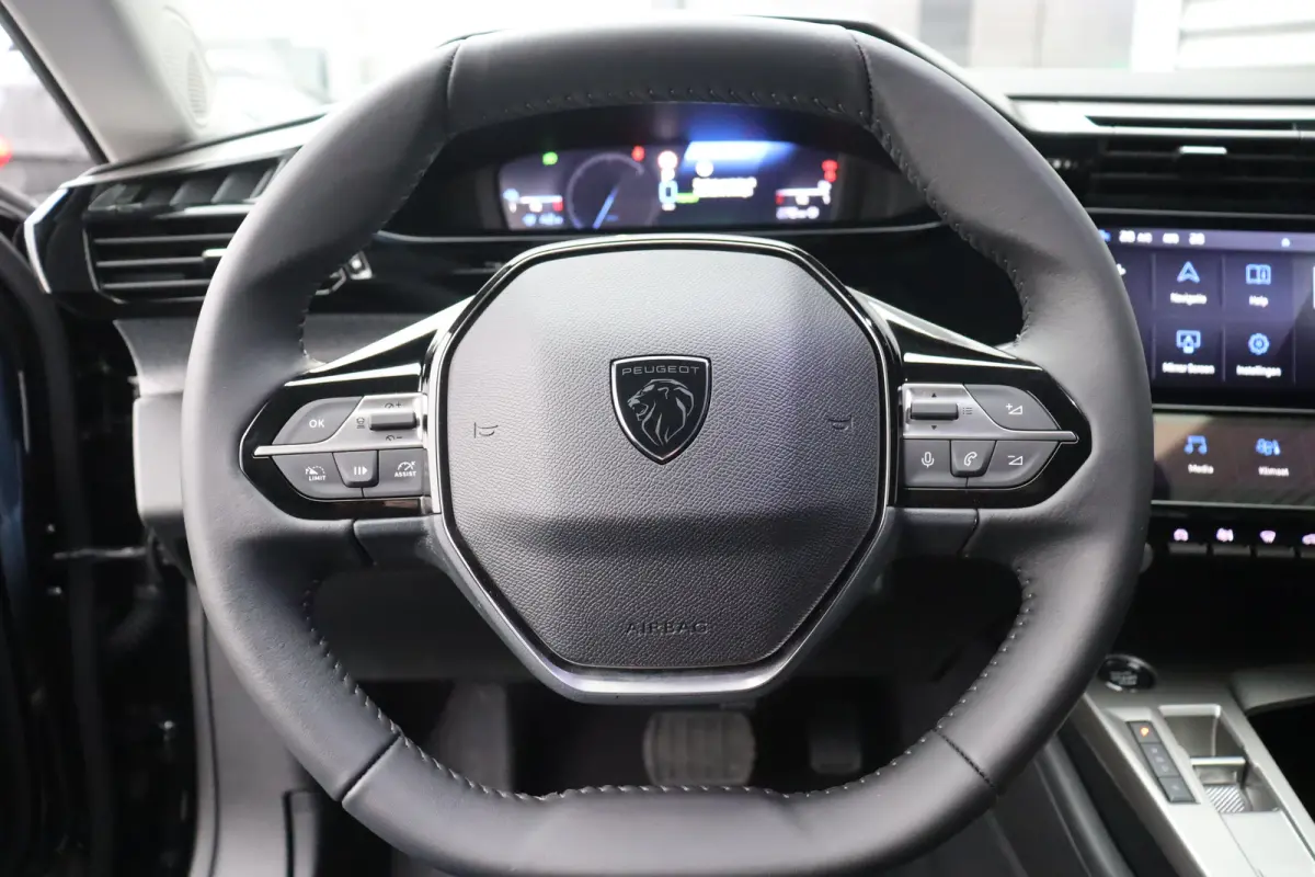 1.6 HYBRID 225PK ALLURE AVANTAGE AUTOMAAT / NAVI / LEDER / LED / PDC / 19" LMV / 360 CAMERA / KEYLESS / ADAPT. CRUISECONTROL / 1E EIGENAAR / NIEUWSTAAT !