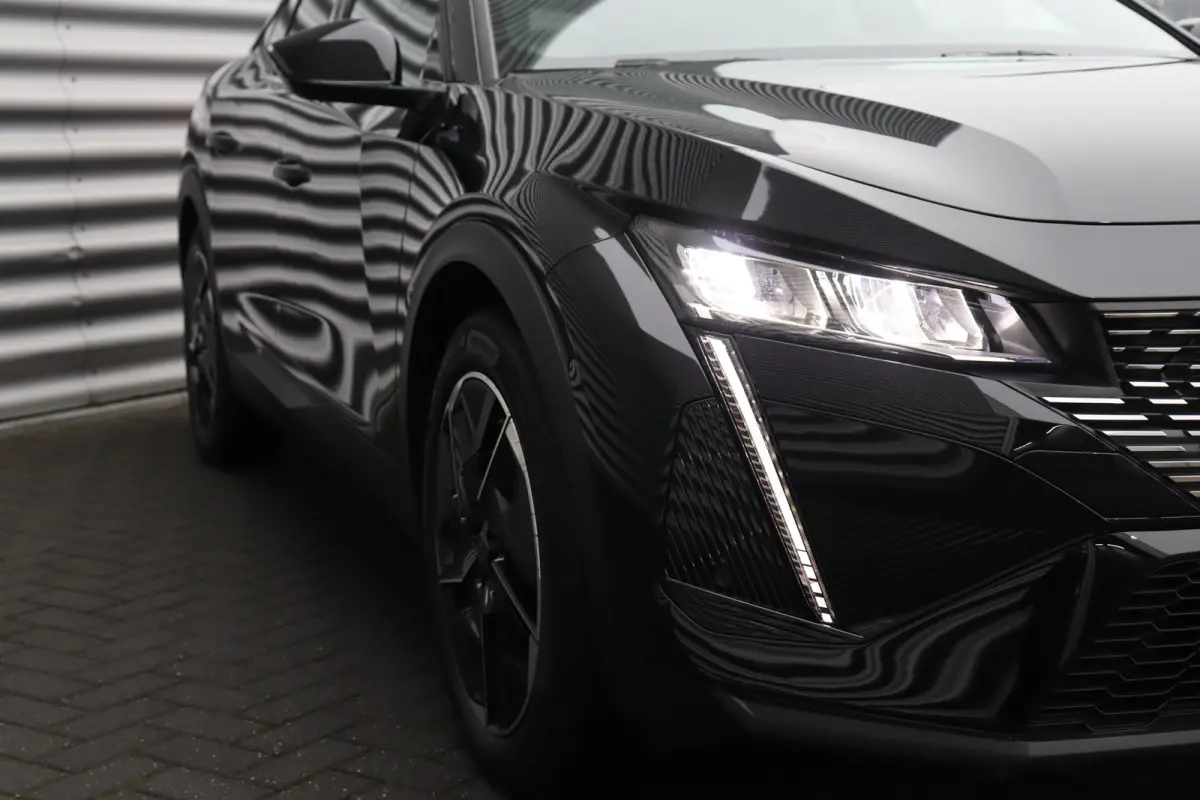 1.6 HYBRID 225PK ALLURE AVANTAGE AUTOMAAT / NAVI / LEDER / LED / PDC / 19" LMV / 360 CAMERA / KEYLESS / ADAPT. CRUISECONTROL / 1E EIGENAAR / NIEUWSTAAT !