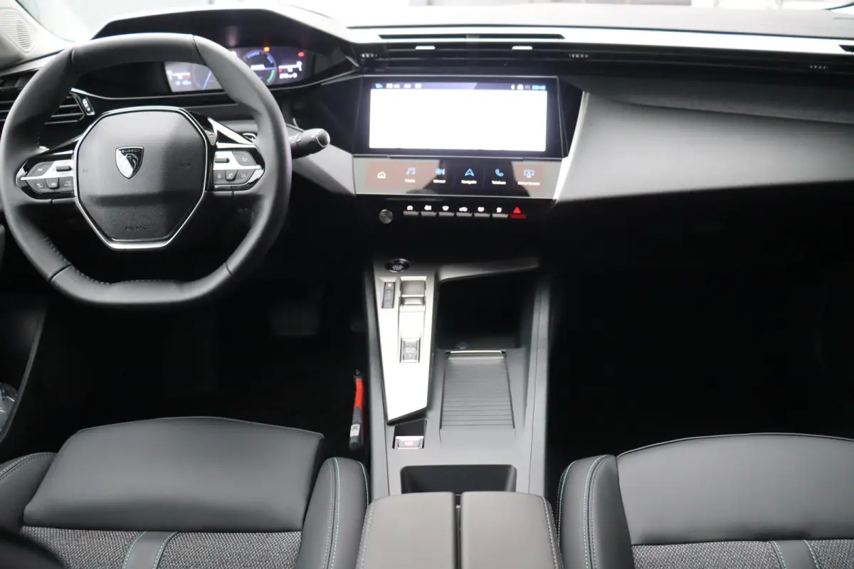 1.6 HYBRID 225PK ALLURE AVANTAGE AUTOMAAT / NAVI / LEDER / LED / PDC / 19" LMV / 360 CAMERA / KEYLESS / ADAPT. CRUISECONTROL / 1E EIGENAAR / NIEUWSTAAT !