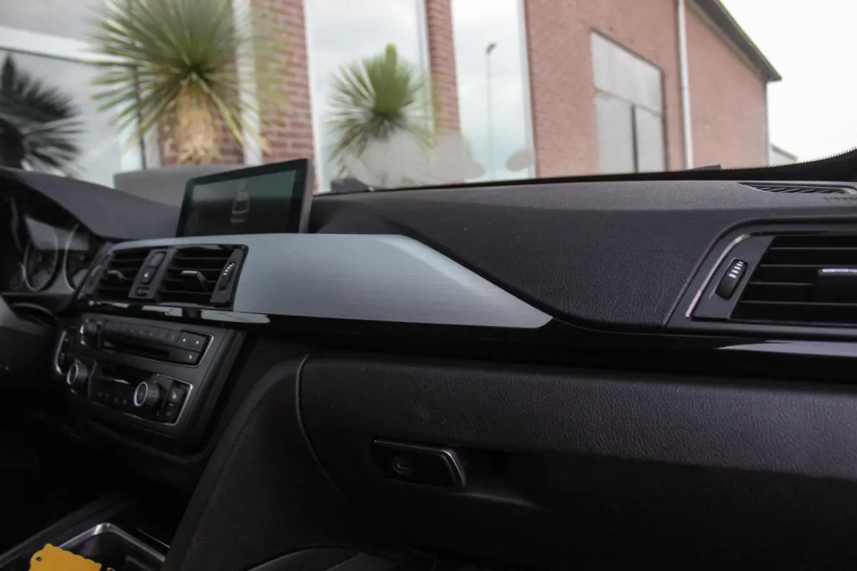 320i High Executive | Sport Line | NL auto | Keyless entry | Panoramadak | Xenon | HiFi audio | Navigatie Professional | Cruise control | M-sportstuur | PDC