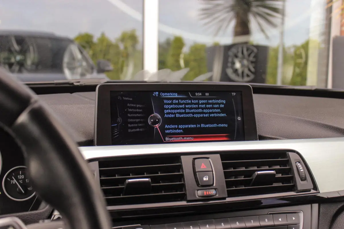320i High Executive | Sport Line | NL auto | Keyless entry | Panoramadak | Xenon | HiFi audio | Navigatie Professional | Cruise control | M-sportstuur | PDC