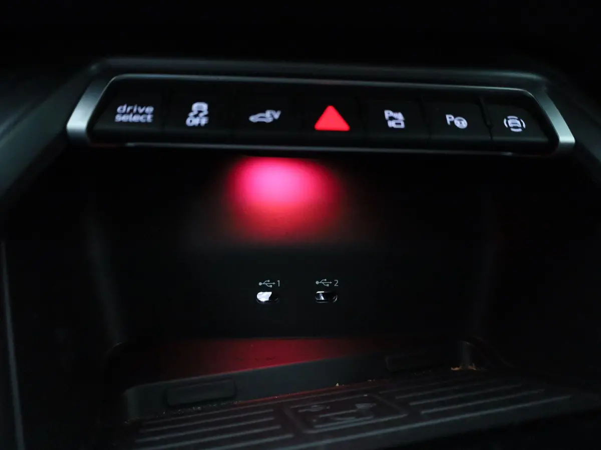 40 TFSI e S edition 204 PK | Automaat | Adaptive cruise control | Achteruitrijcamera | Sonos | Climate control | Navigatie | Stoelverwarming | Smartphone interface | Head-up display | Optiek