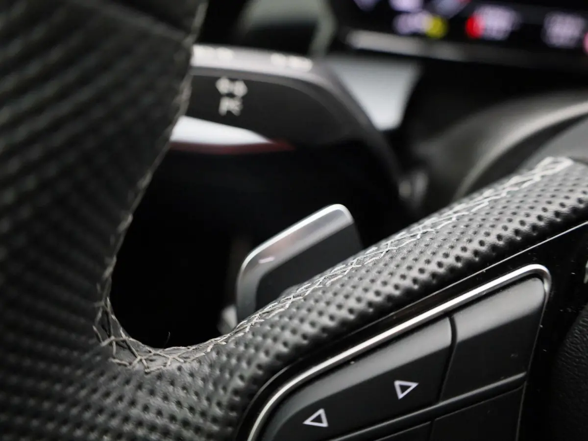 40 TFSI e S edition 204 PK | Automaat | Adaptive cruise control | Achteruitrijcamera | Sonos | Climate control | Navigatie | Stoelverwarming | Smartphone interface | Head-up display | Optiek