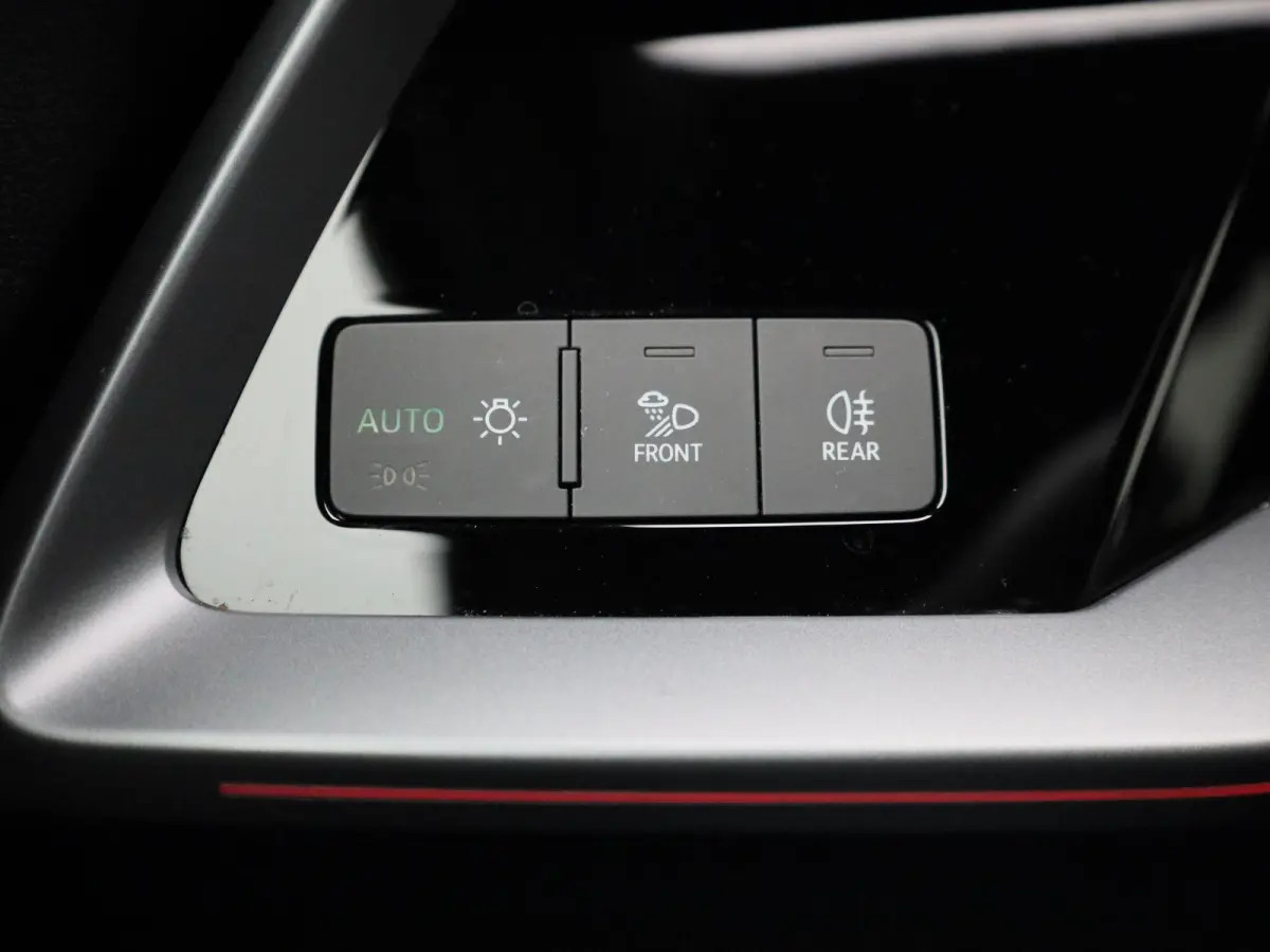 40 TFSI e S edition 204 PK | Automaat | Adaptive cruise control | Achteruitrijcamera | Sonos | Climate control | Navigatie | Stoelverwarming | Smartphone interface | Head-up display | Optiek