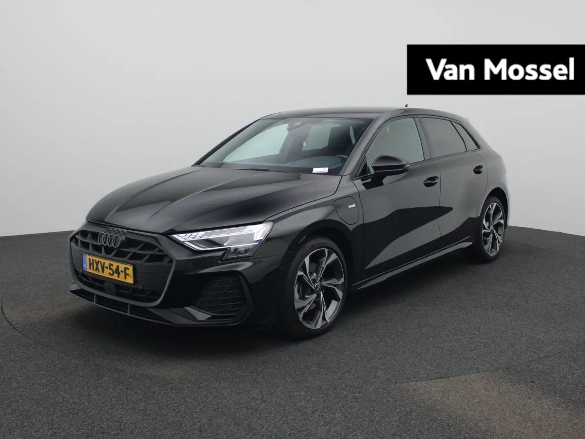 40 TFSI e S edition 204 PK | Automaat | Adaptive cruise control | Achteruitrijcamera | Sonos | Climate control | Navigatie | Stoelverwarming | Smartphone interface | Head-up display | Optiek