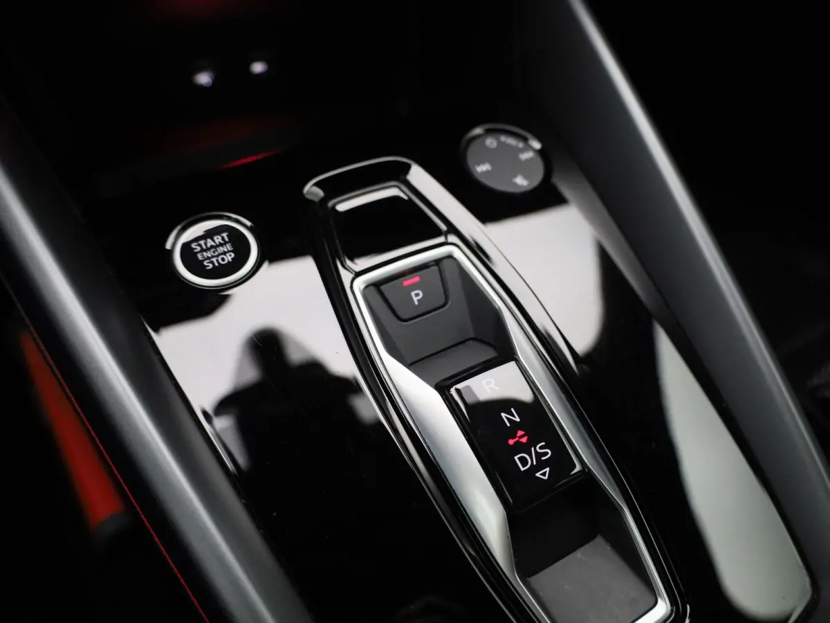40 TFSI e S edition 204 PK | Automaat | Adaptive cruise control | Achteruitrijcamera | Sonos | Climate control | Navigatie | Stoelverwarming | Smartphone interface | Head-up display | Optiek