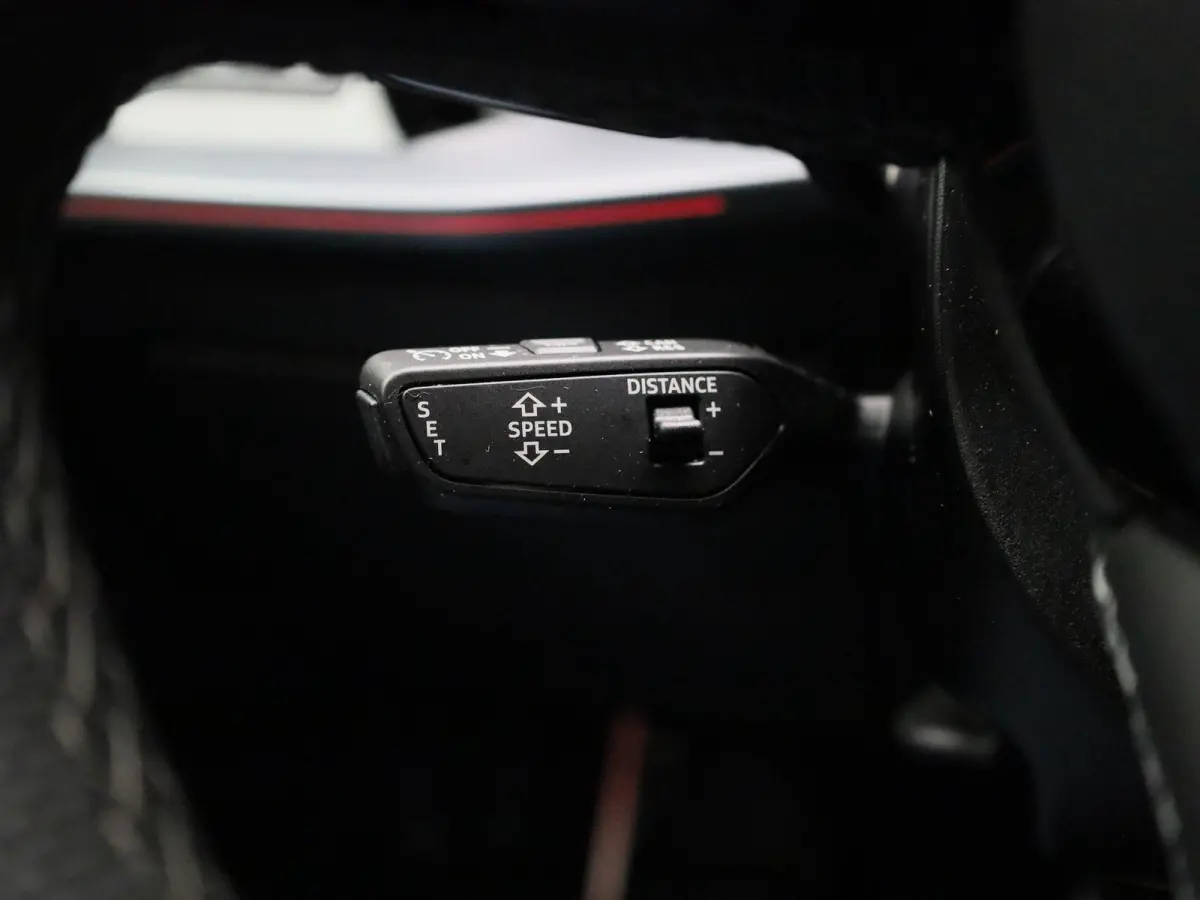 40 TFSI e S edition 204 PK | Automaat | Adaptive cruise control | Achteruitrijcamera | Sonos | Climate control | Navigatie | Stoelverwarming | Smartphone interface | Head-up display | Optiek