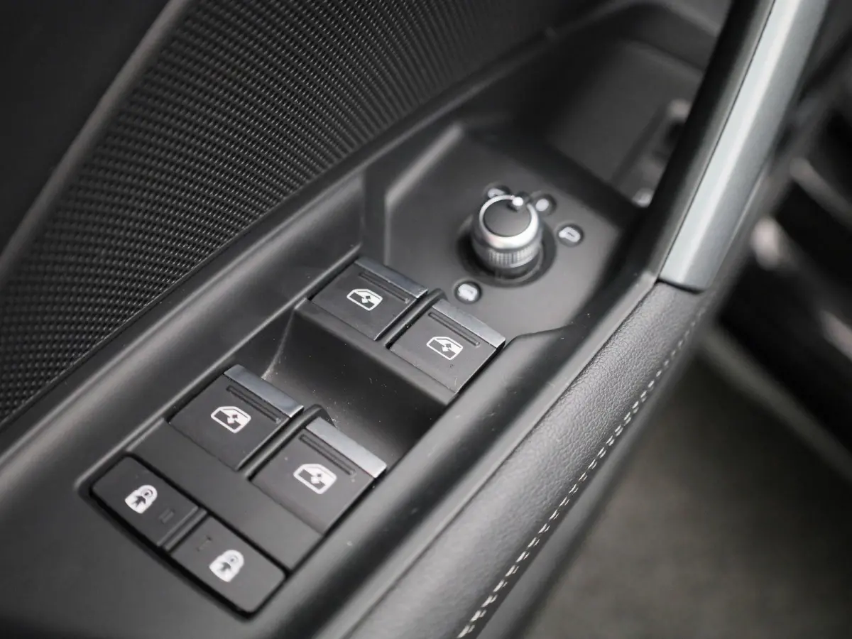 40 TFSI e S edition 204 PK | Automaat | Adaptive cruise control | Achteruitrijcamera | Sonos | Climate control | Navigatie | Stoelverwarming | Smartphone interface | Head-up display | Optiek