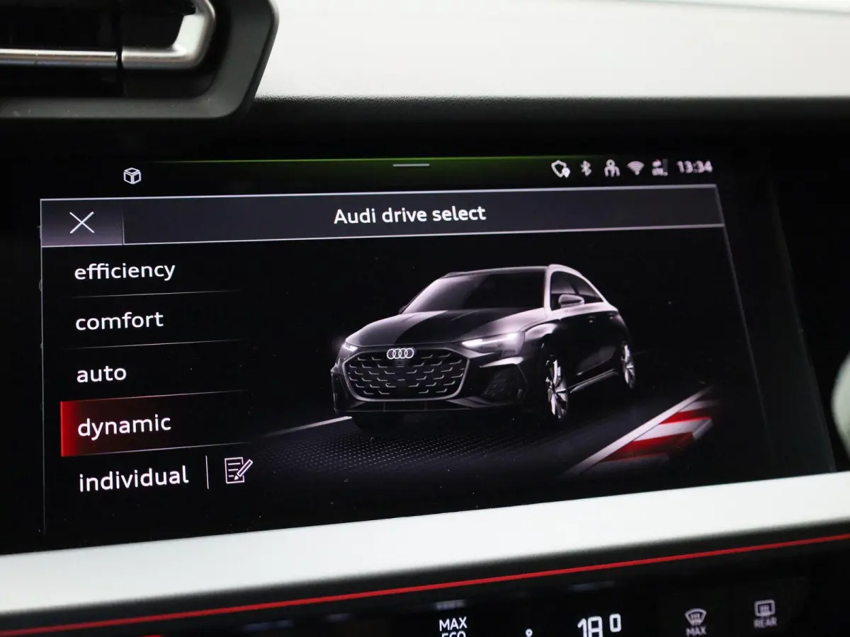 40 TFSI e S edition 204 PK | Automaat | Adaptive cruise control | Achteruitrijcamera | Sonos | Climate control | Navigatie | Stoelverwarming | Smartphone interface | Head-up display | Optiek