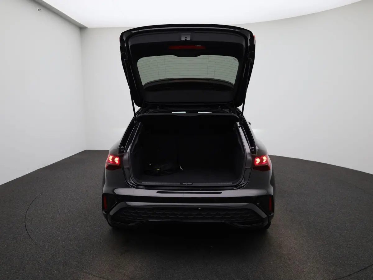 40 TFSI e S edition 204 PK | Automaat | Adaptive cruise control | Achteruitrijcamera | Sonos | Climate control | Navigatie | Stoelverwarming | Smartphone interface | Head-up display | Optiek