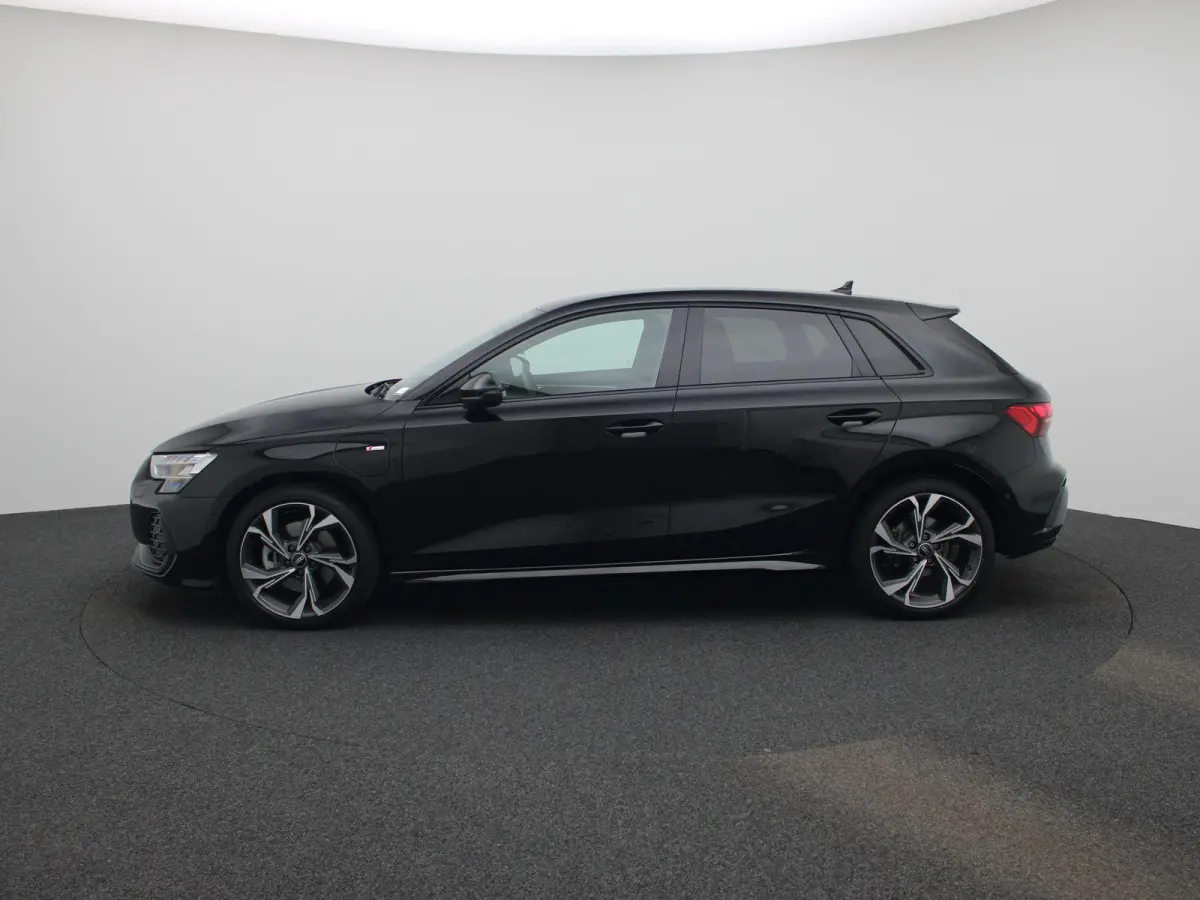 40 TFSI e S edition 204 PK | Automaat | Adaptive cruise control | Achteruitrijcamera | Sonos | Climate control | Navigatie | Stoelverwarming | Smartphone interface | Head-up display | Optiek