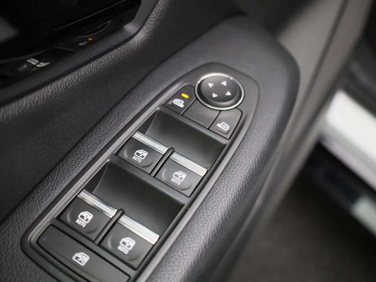EV60 Optimum Charge Equilibre | Automaat | Apple Carplay / Android Auto | Parkeersensoren | Camera | Stoelverwarming | Stuurverwarming |