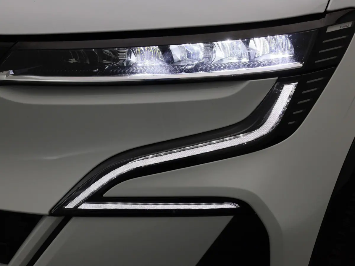 EV60 Optimum Charge Equilibre | Automaat | Apple Carplay / Android Auto | Parkeersensoren | Camera | Stoelverwarming | Stuurverwarming |