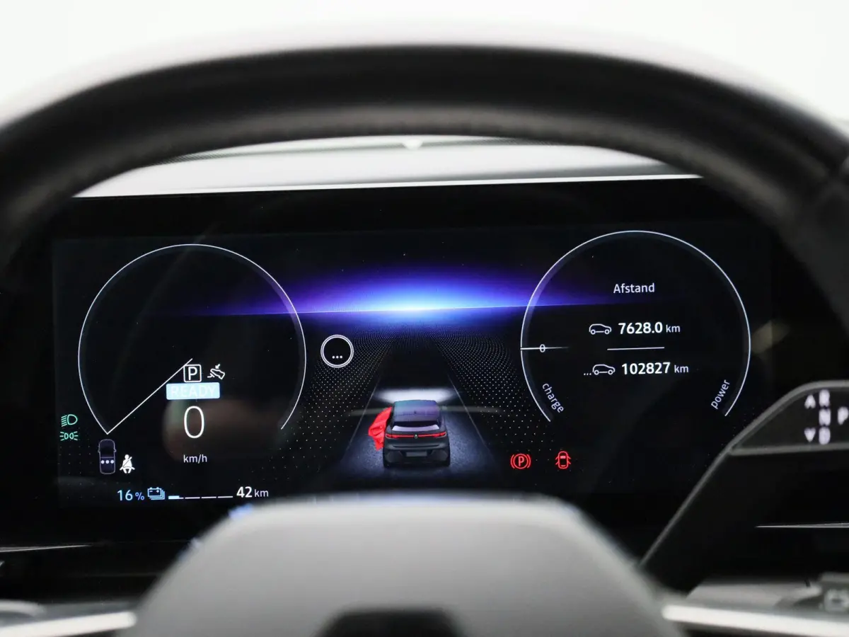 EV60 Optimum Charge Equilibre | Automaat | Apple Carplay / Android Auto | Parkeersensoren | Camera | Stoelverwarming | Stuurverwarming |