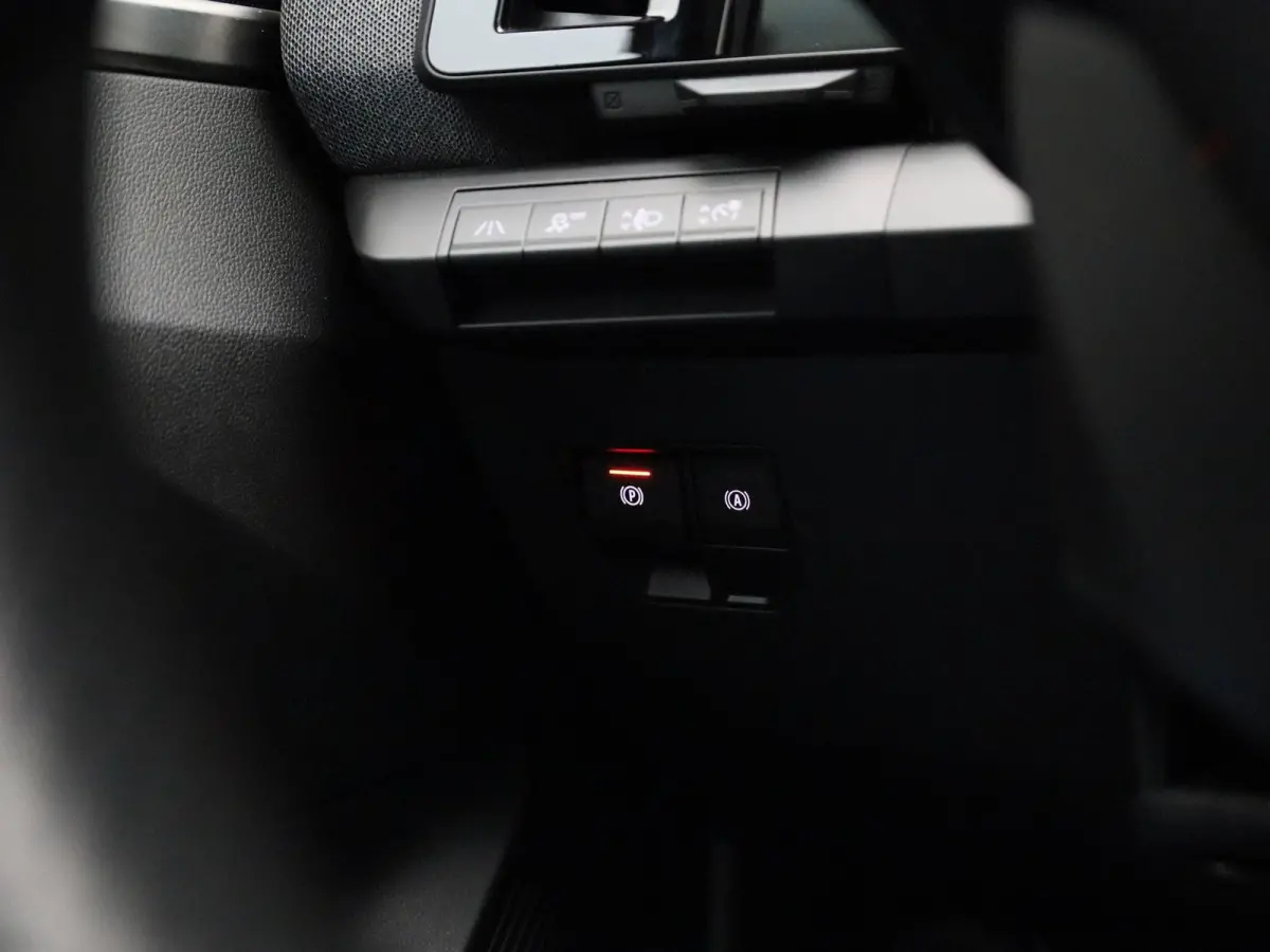 EV60 Optimum Charge Equilibre | Automaat | Apple Carplay / Android Auto | Parkeersensoren | Camera | Stoelverwarming | Stuurverwarming |