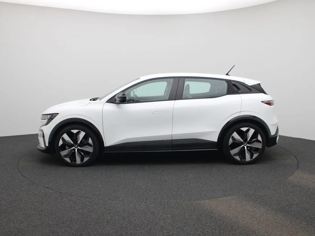 EV60 Optimum Charge Equilibre | Automaat | Apple Carplay / Android Auto | Parkeersensoren | Camera | Stoelverwarming | Stuurverwarming |