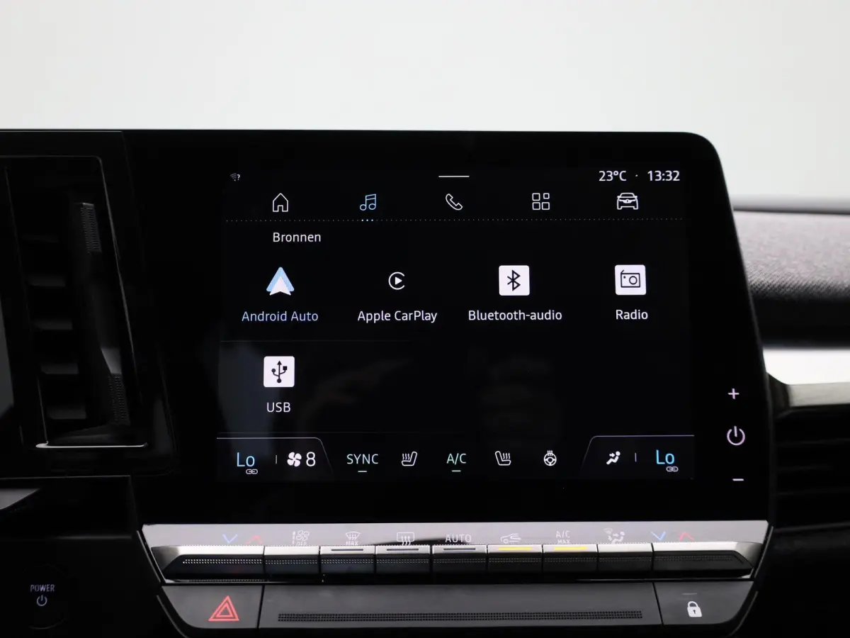 EV60 Optimum Charge Equilibre | Automaat | Apple Carplay / Android Auto | Parkeersensoren | Camera | Stoelverwarming | Stuurverwarming |