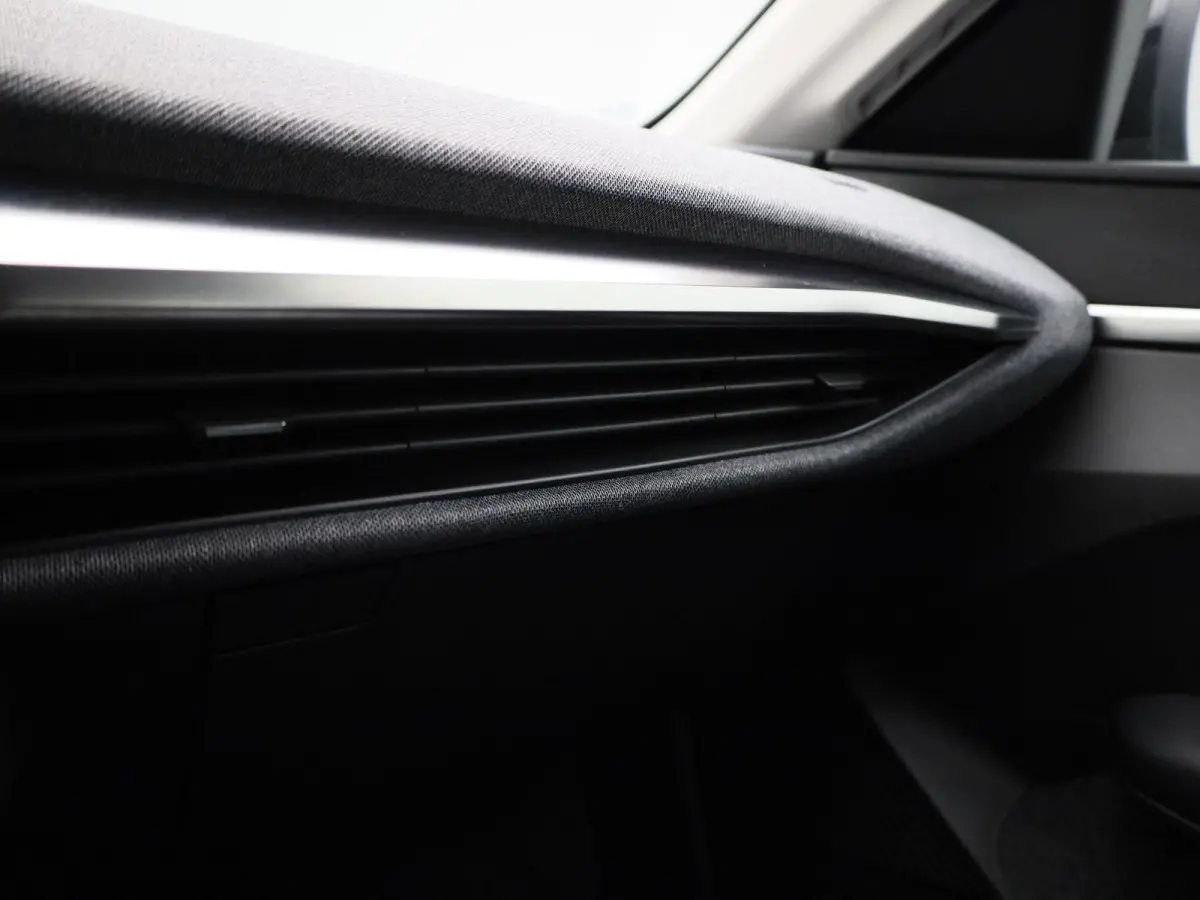 EV60 Optimum Charge Equilibre | Automaat | Apple Carplay / Android Auto | Parkeersensoren | Camera | Stoelverwarming | Stuurverwarming |