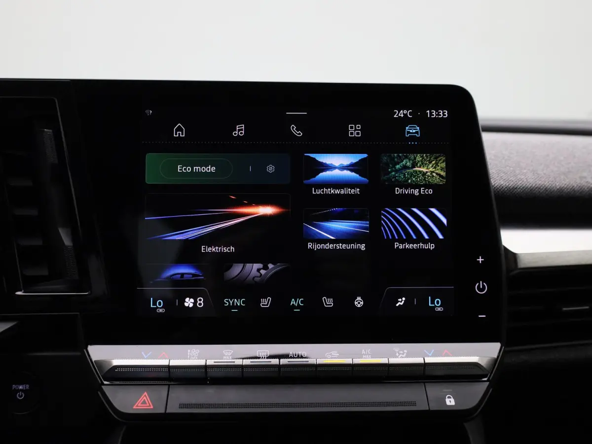 EV60 Optimum Charge Equilibre | Automaat | Apple Carplay / Android Auto | Parkeersensoren | Camera | Stoelverwarming | Stuurverwarming |