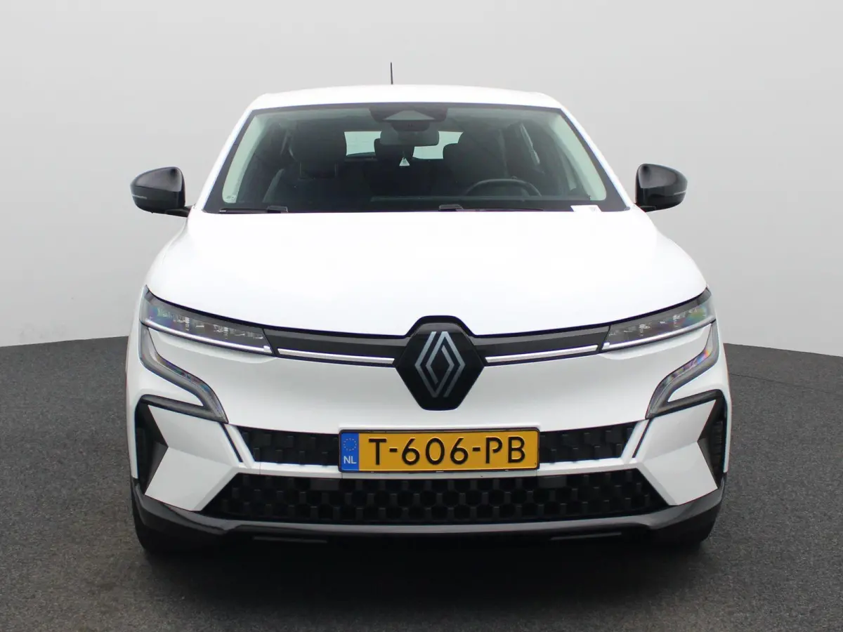 EV60 Optimum Charge Equilibre | Automaat | Apple Carplay / Android Auto | Parkeersensoren | Camera | Stoelverwarming | Stuurverwarming |