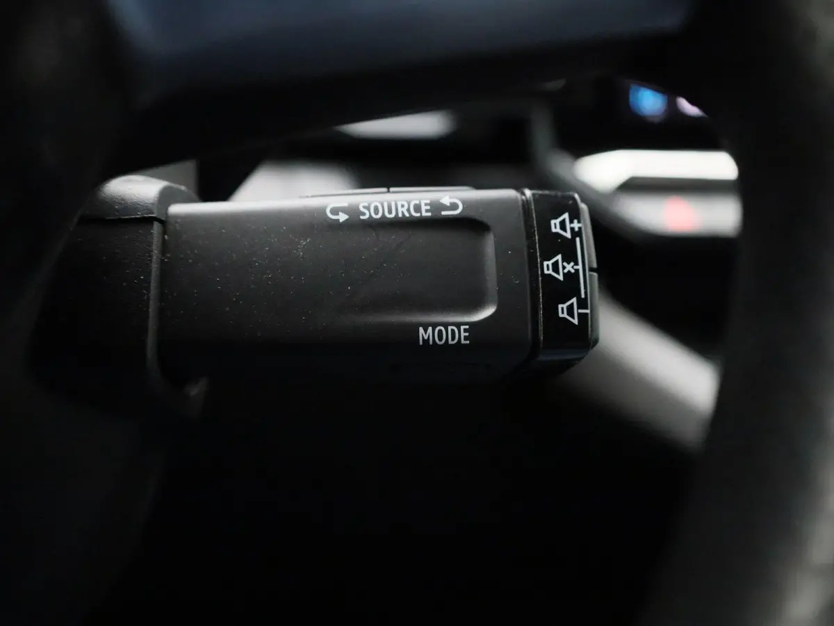 EV60 Optimum Charge Equilibre | Automaat | Apple Carplay / Android Auto | Parkeersensoren | Camera | Stoelverwarming | Stuurverwarming |
