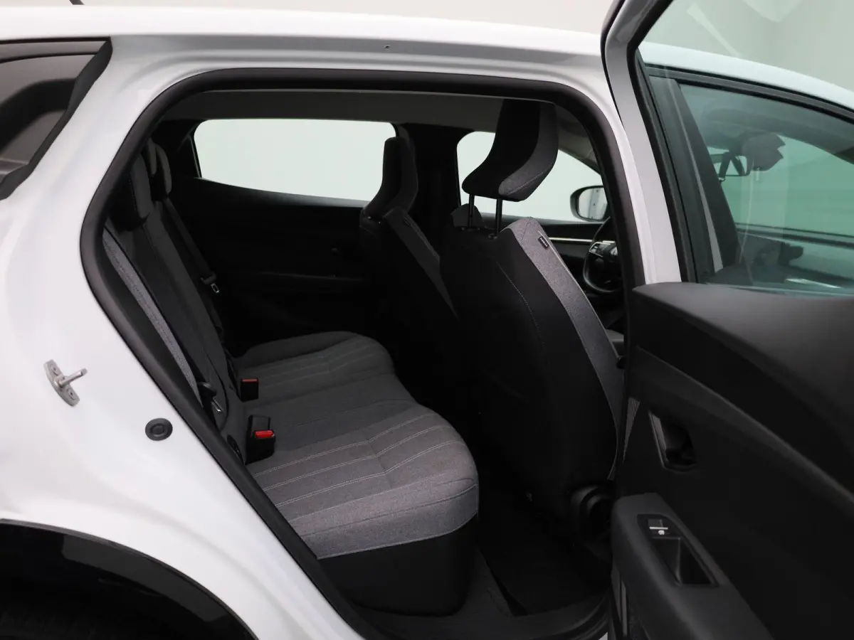 EV60 Optimum Charge Equilibre | Automaat | Apple Carplay / Android Auto | Parkeersensoren | Camera | Stoelverwarming | Stuurverwarming |