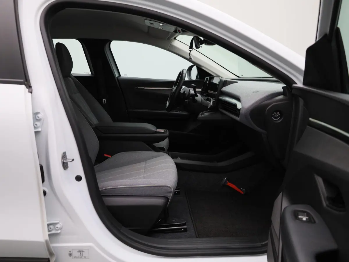 EV60 Optimum Charge Equilibre | Automaat | Apple Carplay / Android Auto | Parkeersensoren | Camera | Stoelverwarming | Stuurverwarming |