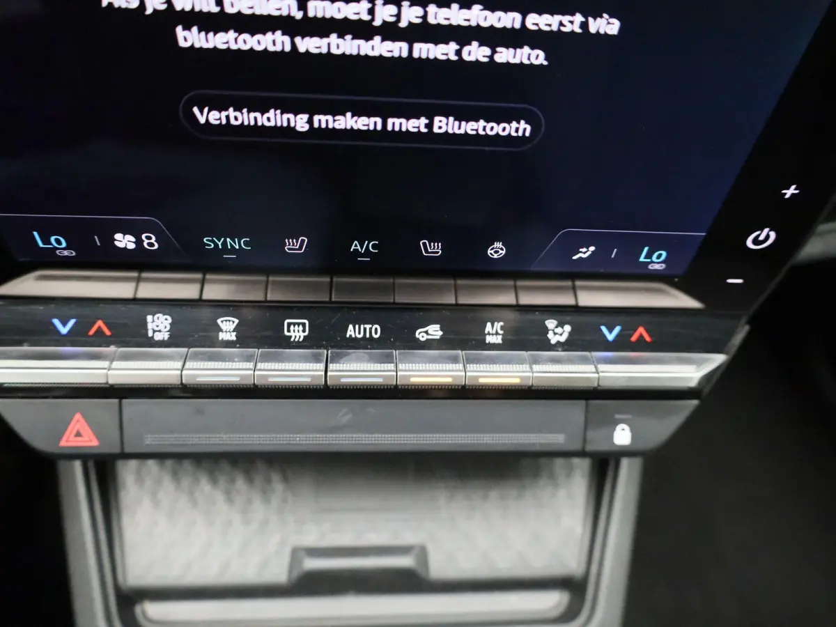 EV60 Optimum Charge Equilibre | Automaat | Apple Carplay / Android Auto | Parkeersensoren | Camera | Stoelverwarming | Stuurverwarming |