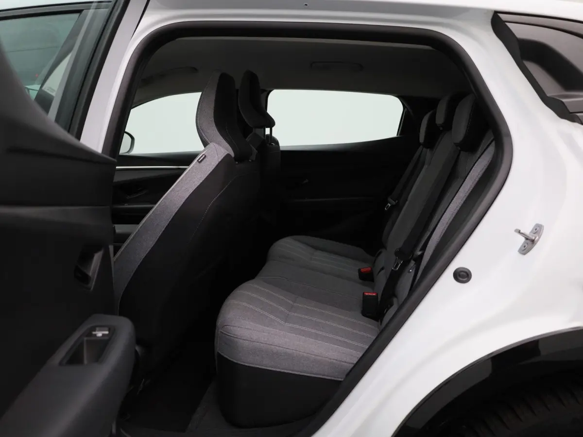 EV60 Optimum Charge Equilibre | Automaat | Apple Carplay / Android Auto | Parkeersensoren | Camera | Stoelverwarming | Stuurverwarming |