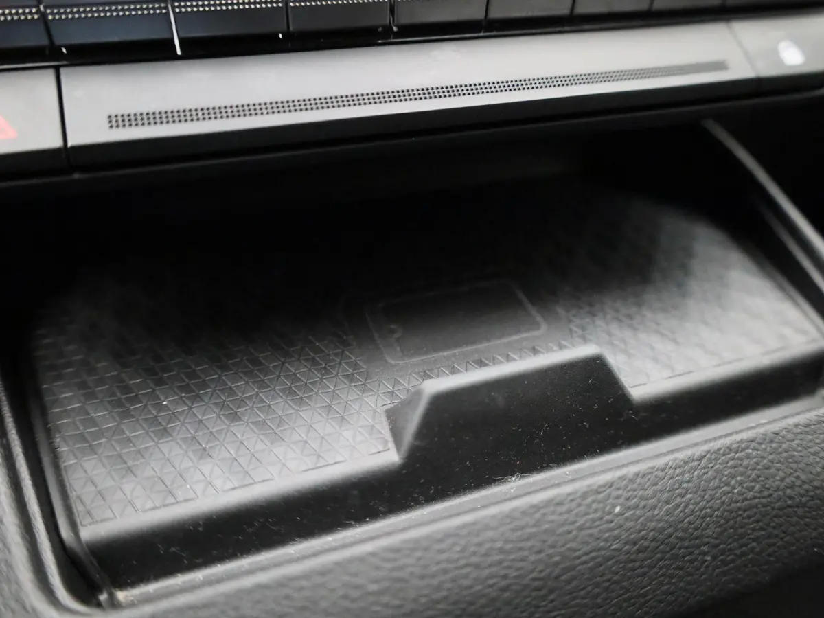 EV60 Optimum Charge Equilibre | Automaat | Apple Carplay / Android Auto | Parkeersensoren | Camera | Stoelverwarming | Stuurverwarming |