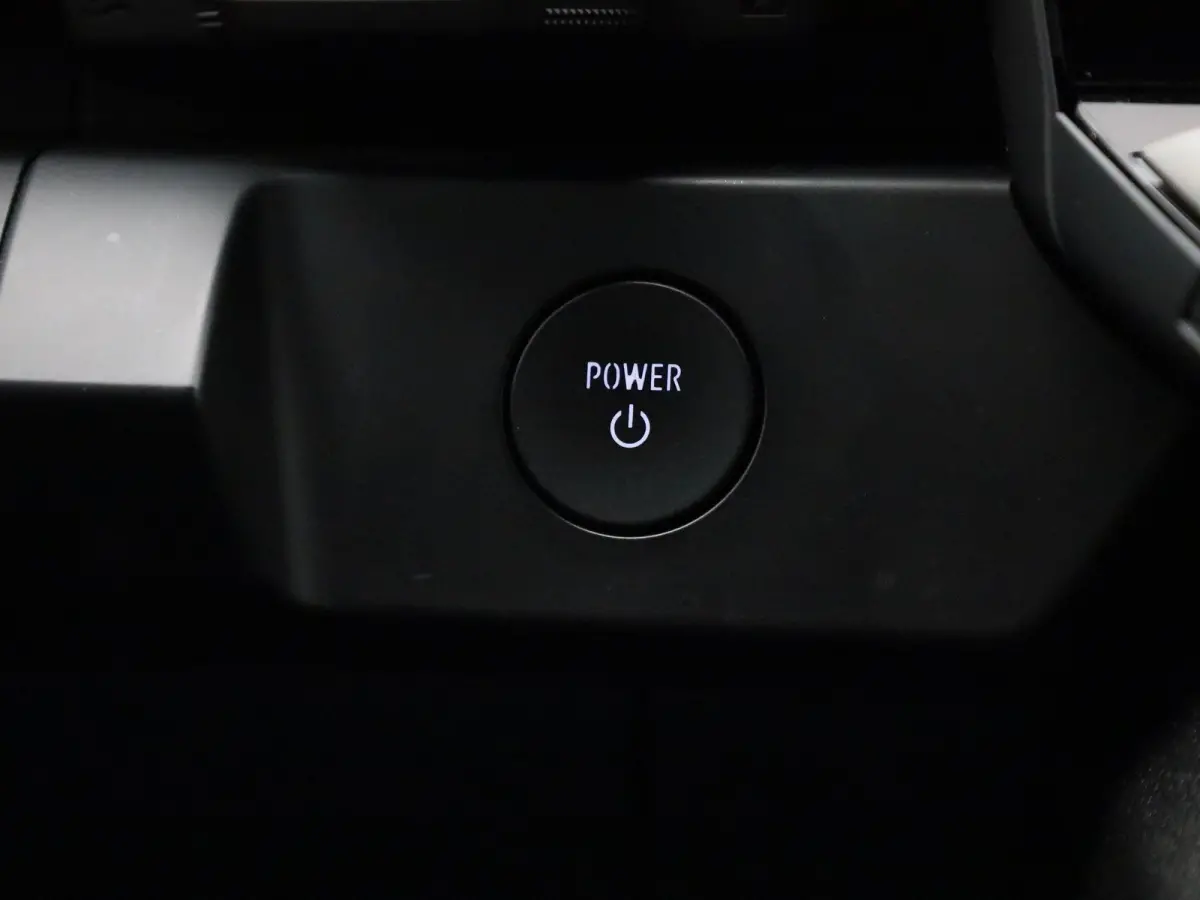 EV60 Optimum Charge Equilibre | Automaat | Apple Carplay / Android Auto | Parkeersensoren | Camera | Stoelverwarming | Stuurverwarming |
