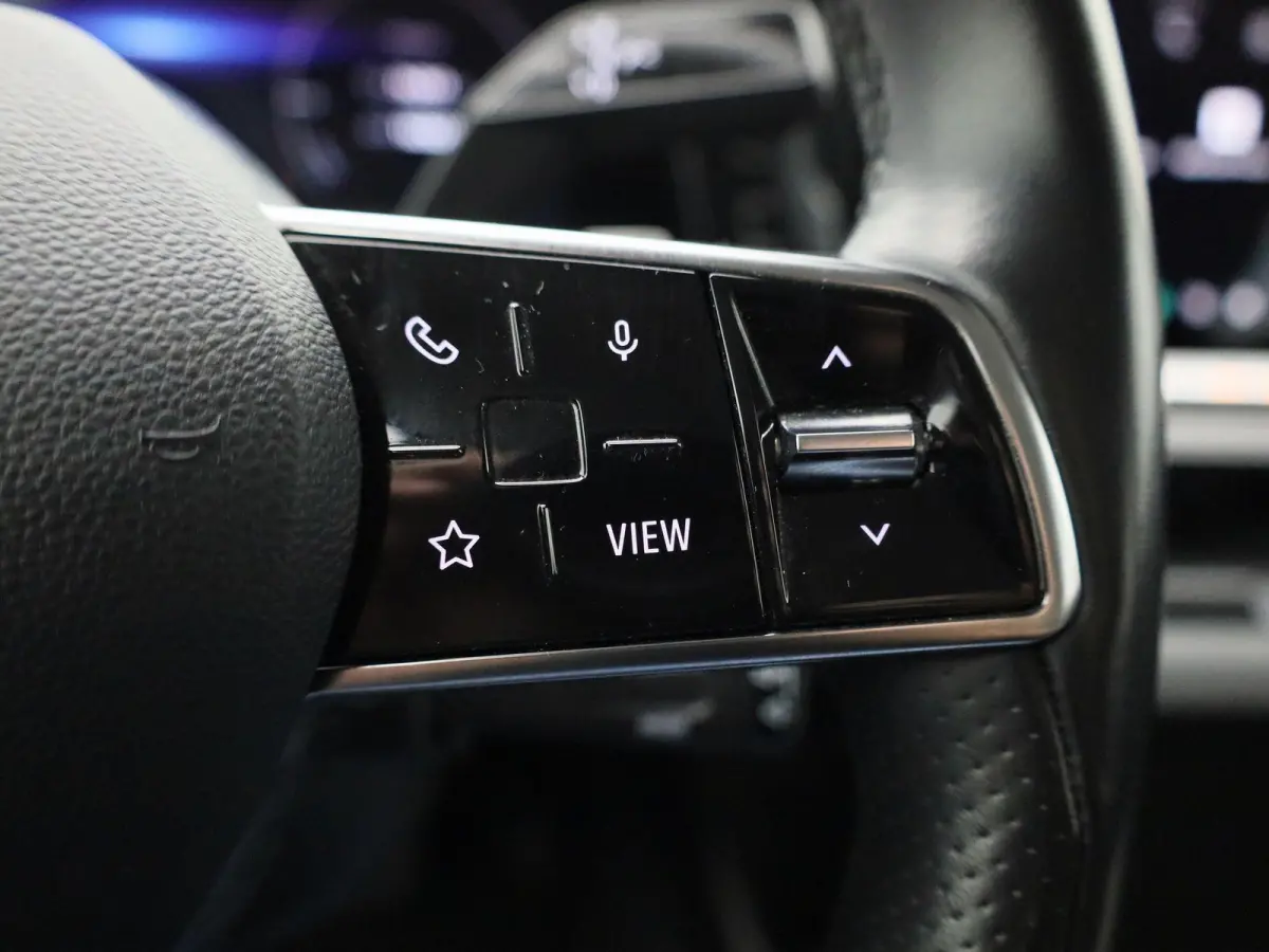 EV60 Optimum Charge Equilibre | Automaat | Apple Carplay / Android Auto | Parkeersensoren | Camera | Stoelverwarming | Stuurverwarming |