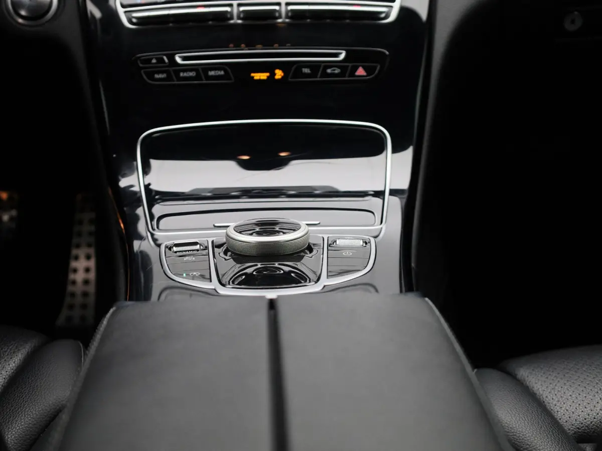 180 Sport Edition Premium Plus | Automaat | Apple Carplay | Camera | Parkeersensoren | Stoelverwarming |