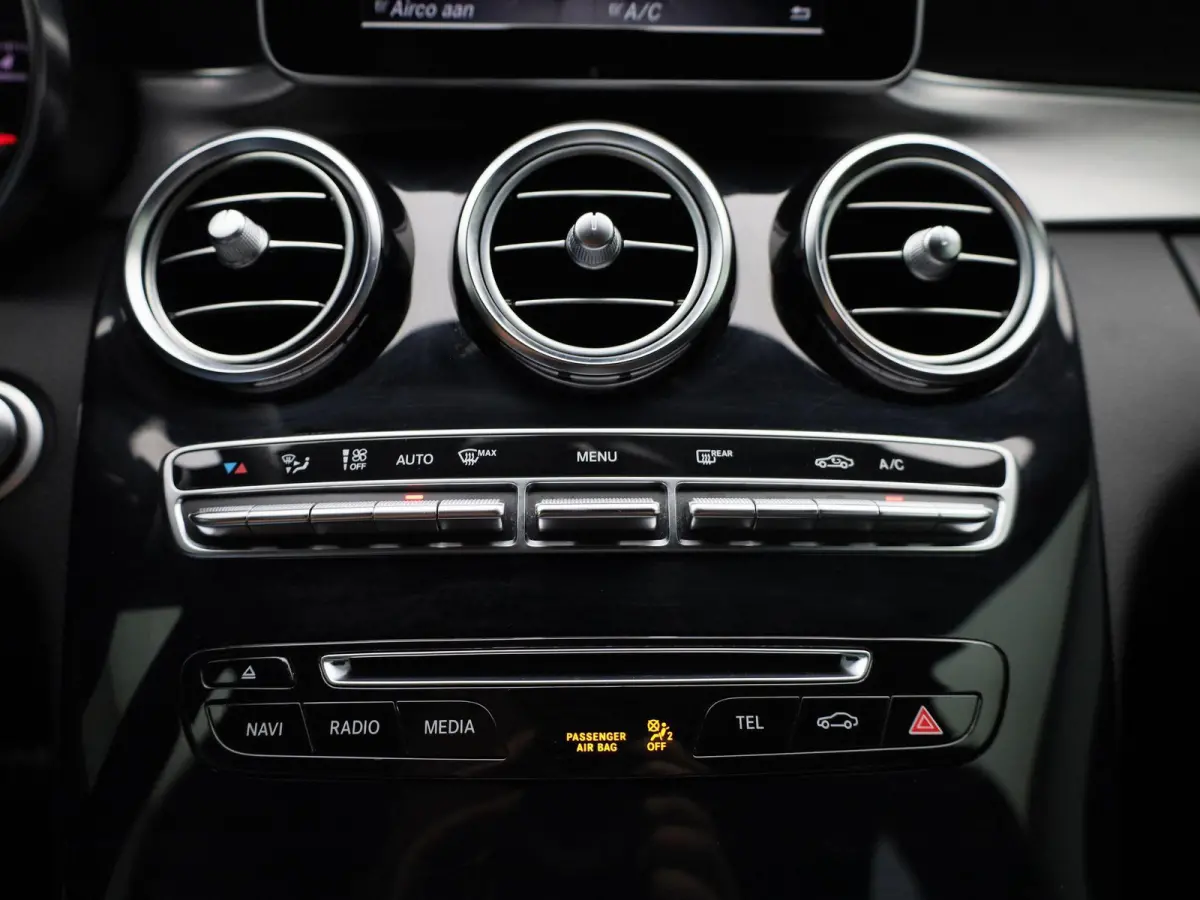 180 Sport Edition Premium Plus | Automaat | Apple Carplay | Camera | Parkeersensoren | Stoelverwarming |