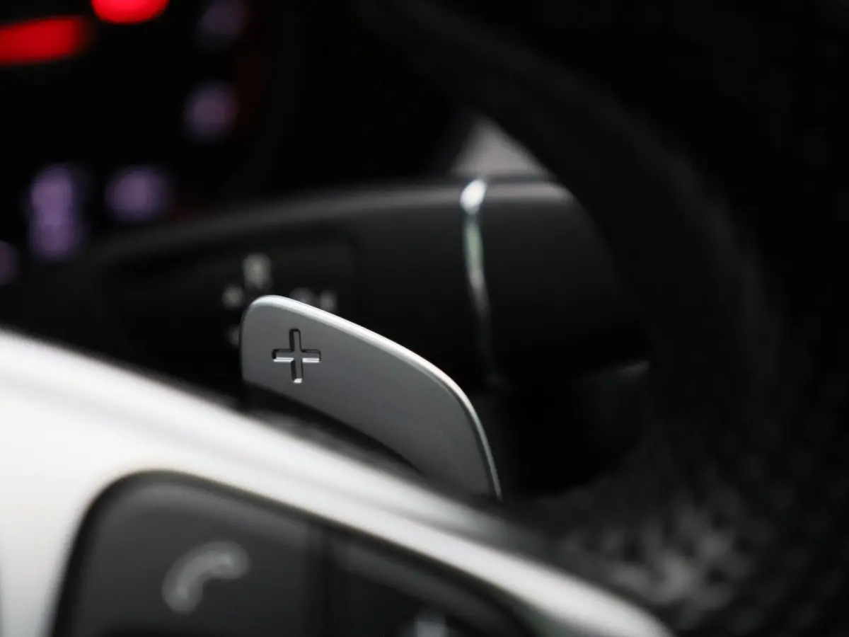 180 Sport Edition Premium Plus | Automaat | Apple Carplay | Camera | Parkeersensoren | Stoelverwarming |