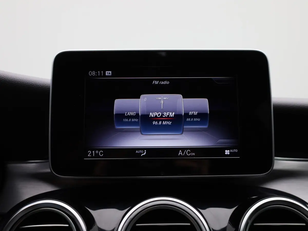 180 Sport Edition Premium Plus | Automaat | Apple Carplay | Camera | Parkeersensoren | Stoelverwarming |