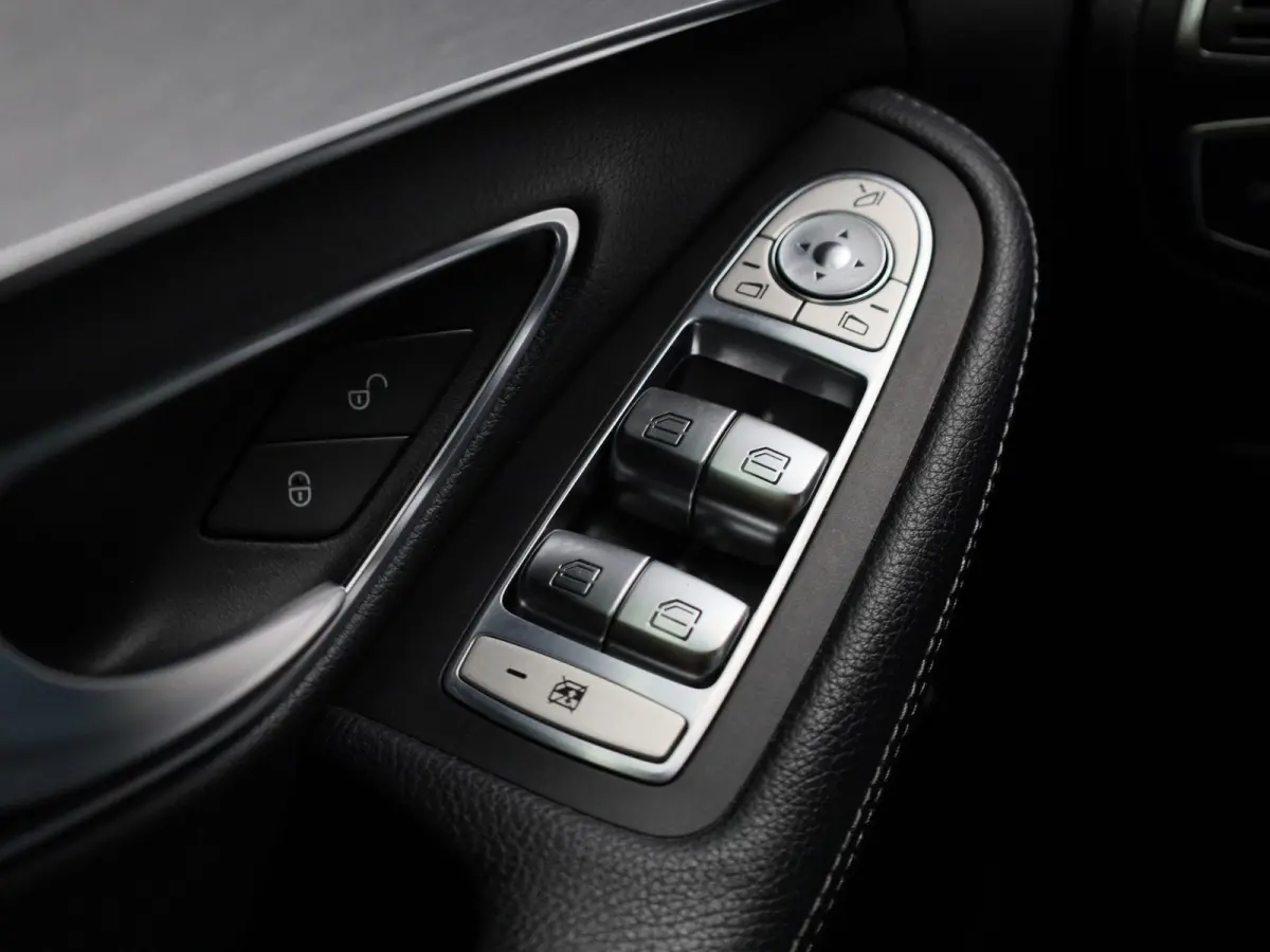 180 Sport Edition Premium Plus | Automaat | Apple Carplay | Camera | Parkeersensoren | Stoelverwarming |