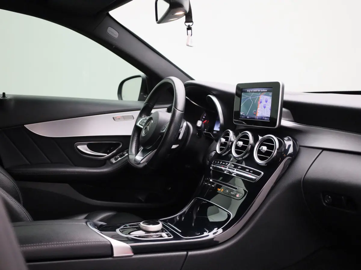 180 Sport Edition Premium Plus | Automaat | Apple Carplay | Camera | Parkeersensoren | Stoelverwarming |