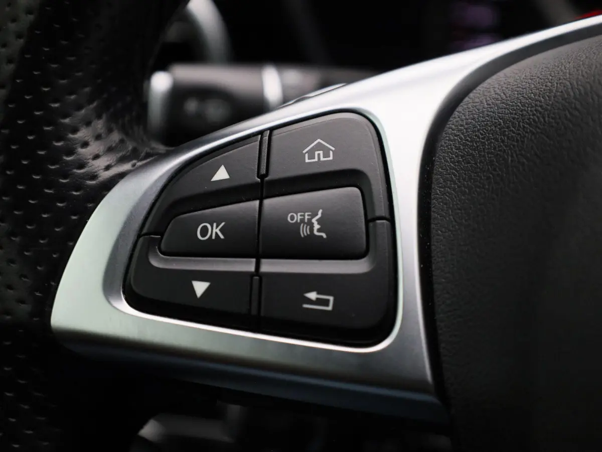 180 Sport Edition Premium Plus | Automaat | Apple Carplay | Camera | Parkeersensoren | Stoelverwarming |