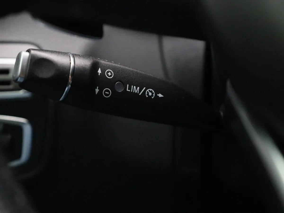 180 Sport Edition Premium Plus | Automaat | Apple Carplay | Camera | Parkeersensoren | Stoelverwarming |