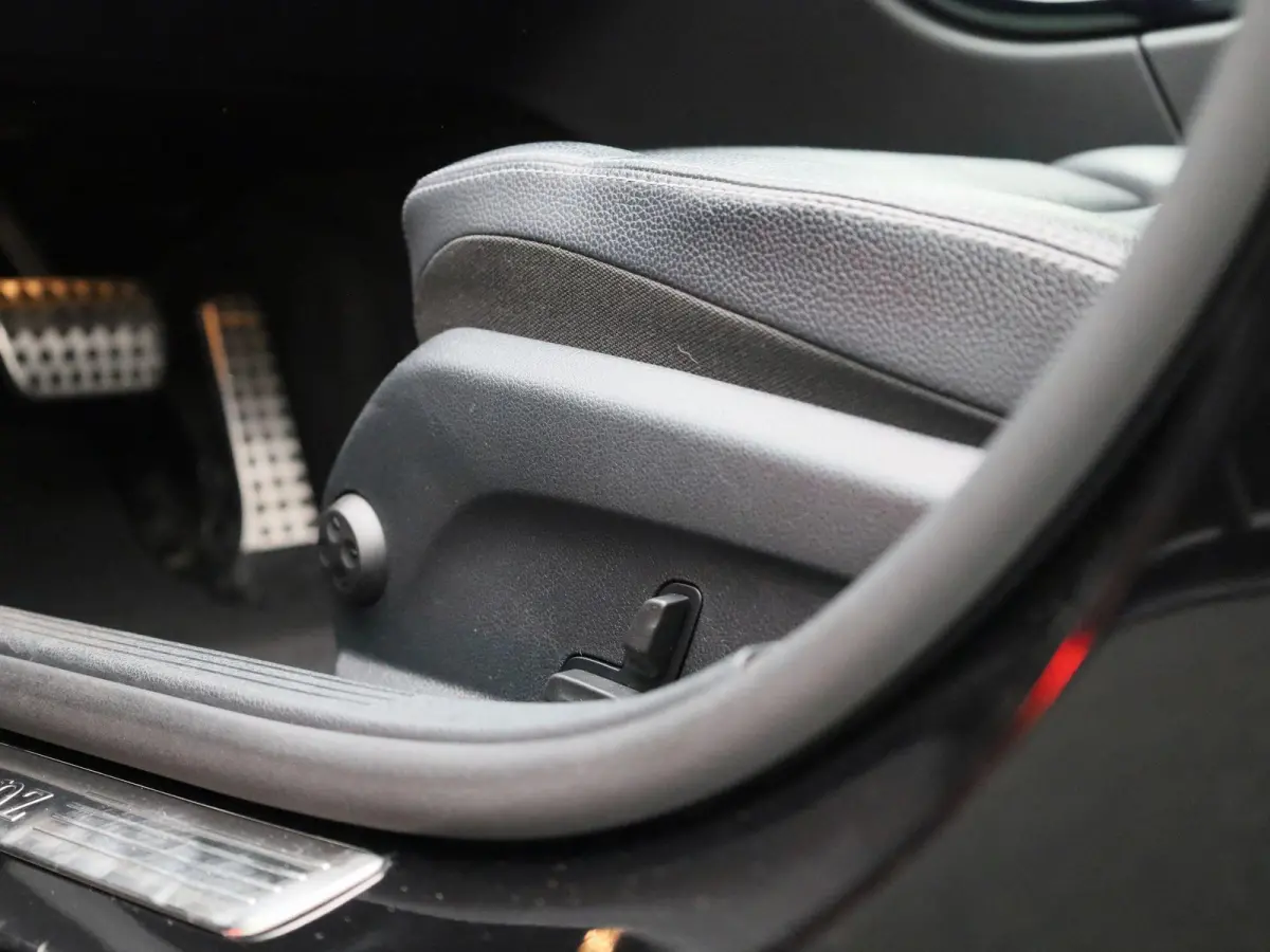 180 Sport Edition Premium Plus | Automaat | Apple Carplay | Camera | Parkeersensoren | Stoelverwarming |