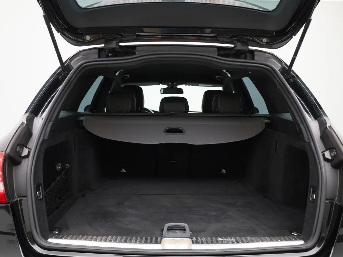 180 Sport Edition Premium Plus | Automaat | Apple Carplay | Camera | Parkeersensoren | Stoelverwarming |