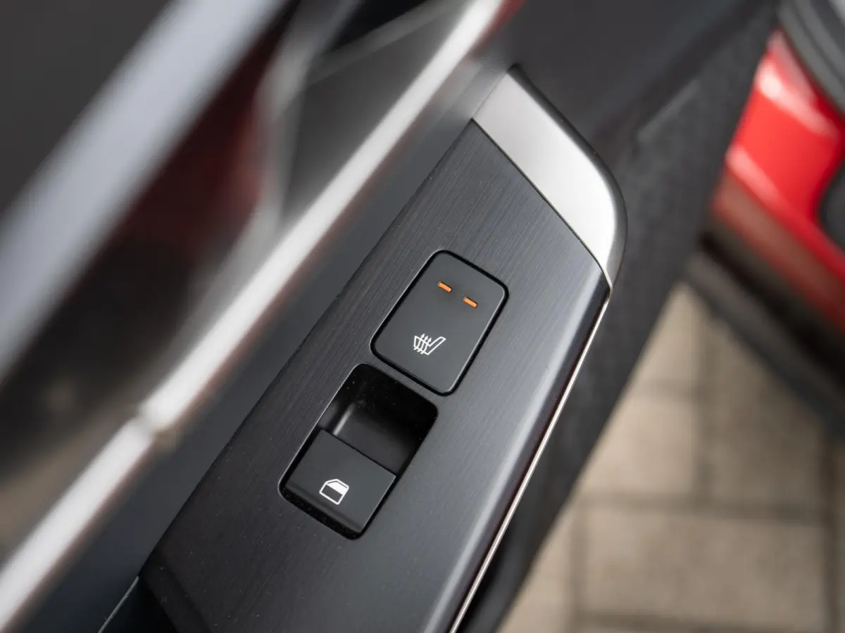 Plus Advanced 84 kWh | Schuifkanteldak | Navigatie | Stoel en stuurverwarming |