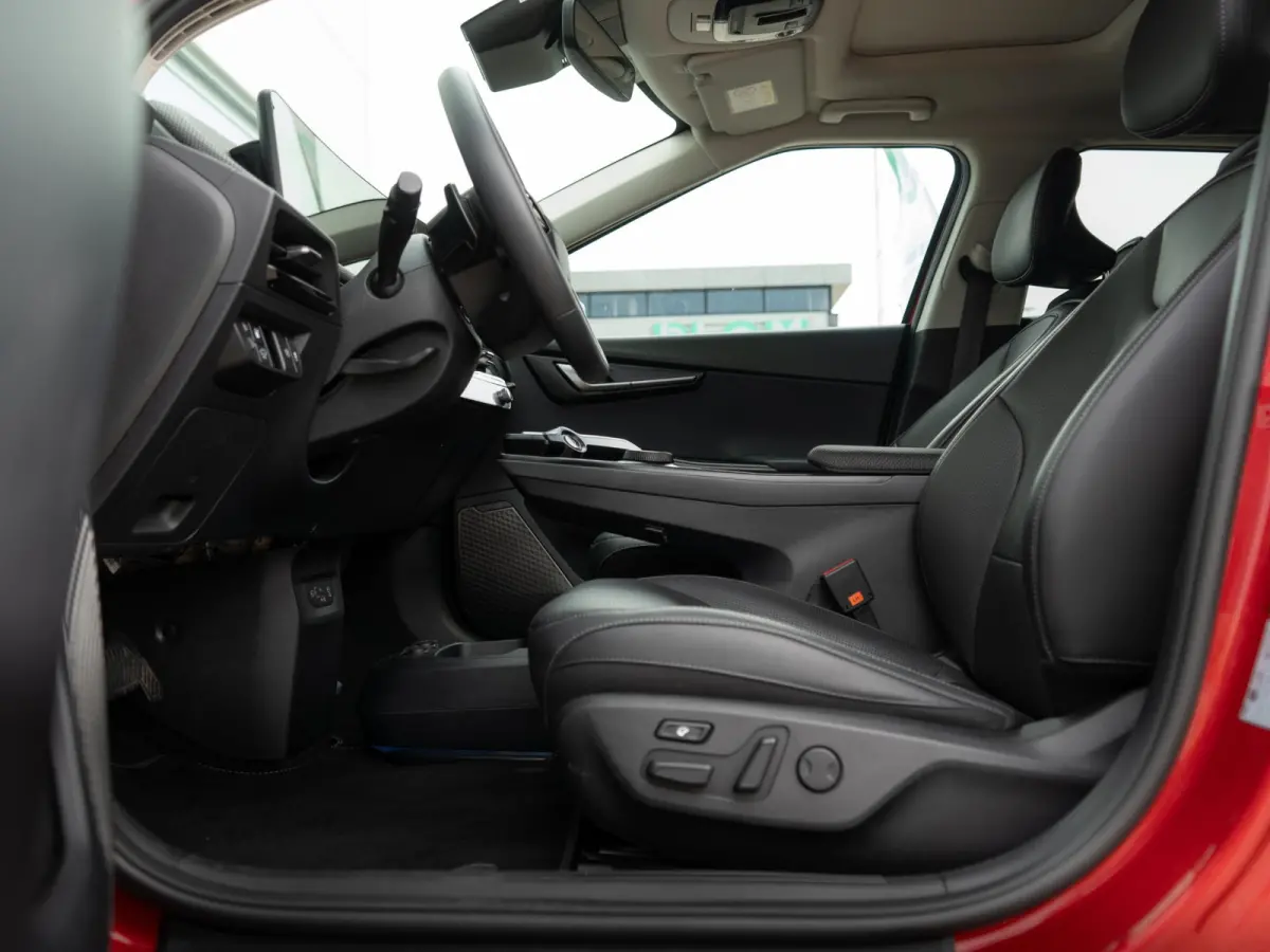 Plus Advanced 84 kWh | Schuifkanteldak | Navigatie | Stoel en stuurverwarming |